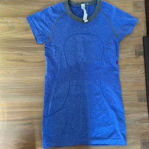 Lululemon short sleeve shirt sz 4